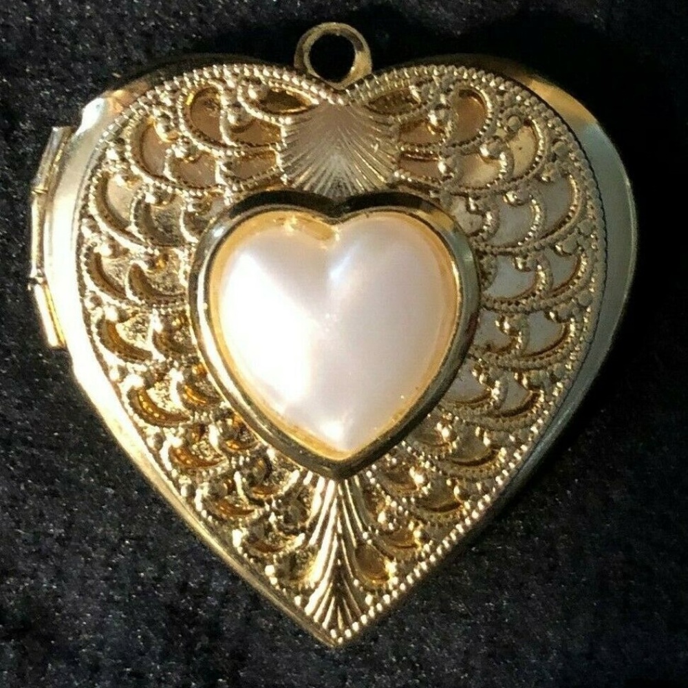 VINTAGE COSTUME HEART LOCKET WITH FAUX PEARL